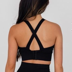Sport bra - black - New - size medium- Astoria LUXE FLEX Sports Crop - Black